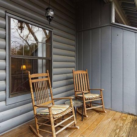 3 Bedroom Log Cabin Condo Close To Everything! Бренсън Екстериор снимка