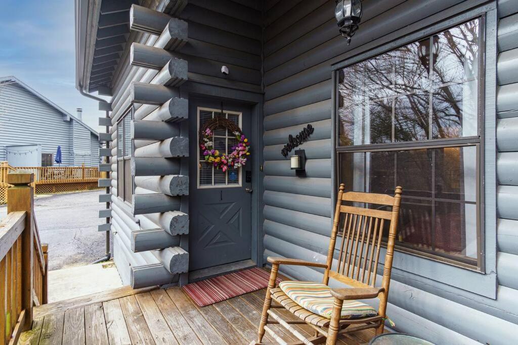 3 Bedroom Log Cabin Condo Close To Everything! Бренсън Екстериор снимка